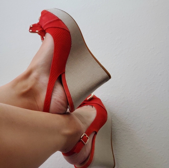 SOLD New Antonio Melani Coral Wedge w/sling back adjustable strap - Picture 2 of 9